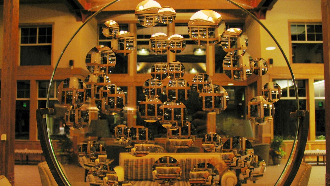 Neat glass sculpture