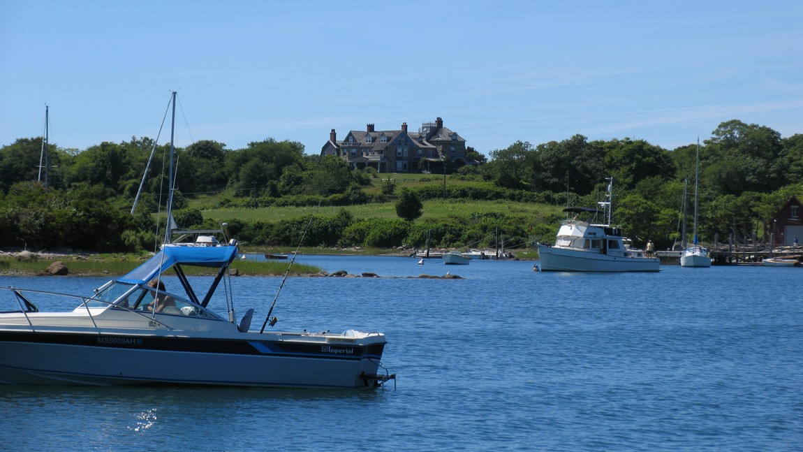 Nice house in Hadley Harbor