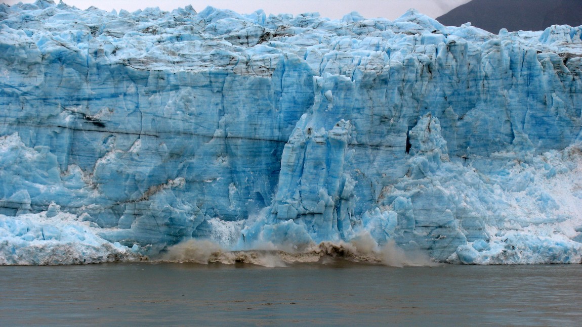Huge slab of ice collapsing