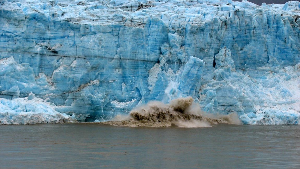 Huge slab of ice collapsing