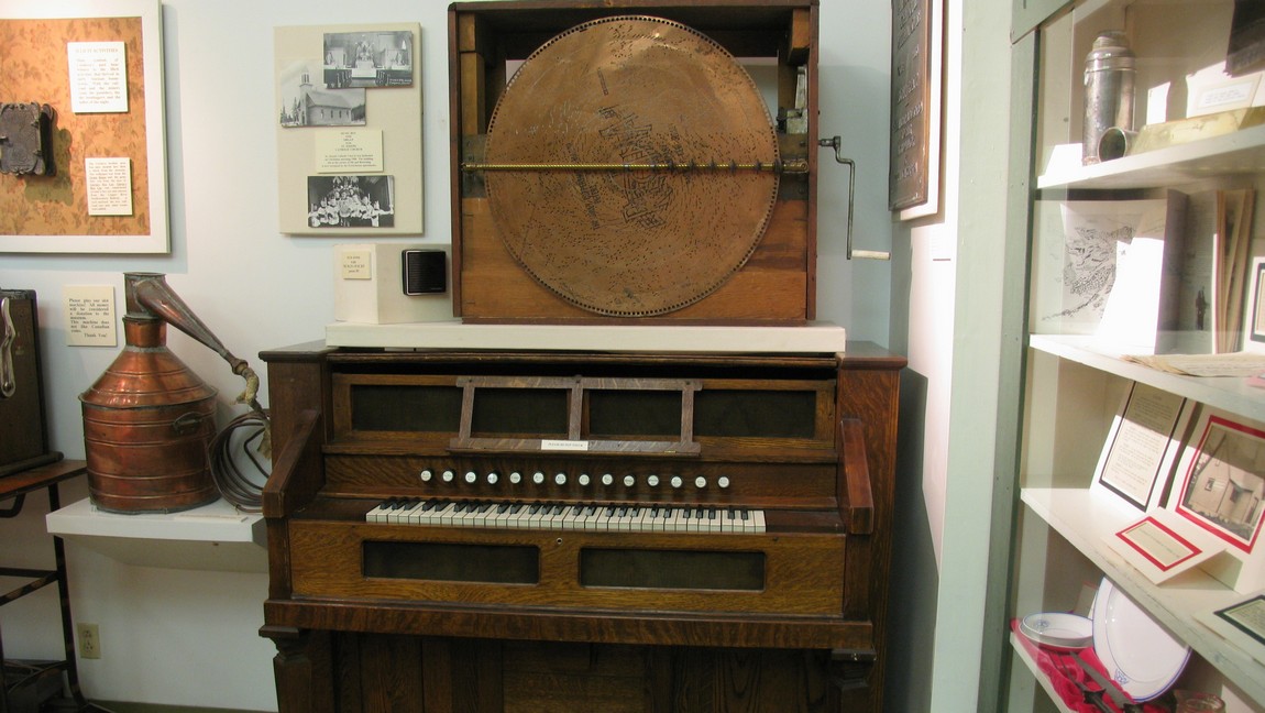 Automatic playing piano