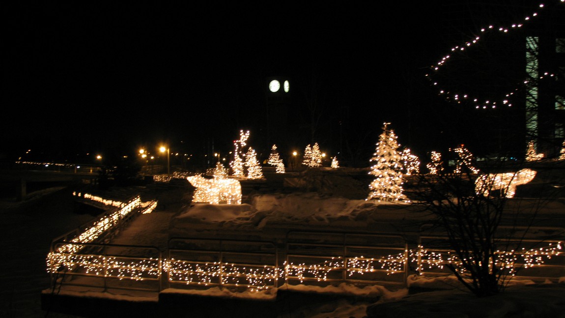 Lights in Golden Heart Plaza