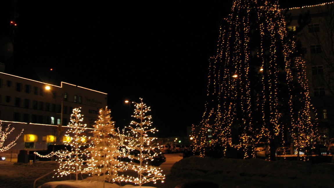 Lights in Golden Heart Plaza