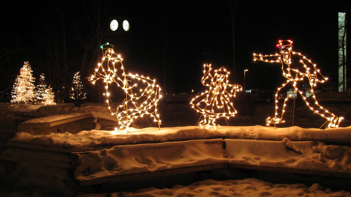 Lights in Golden Heart Plaza