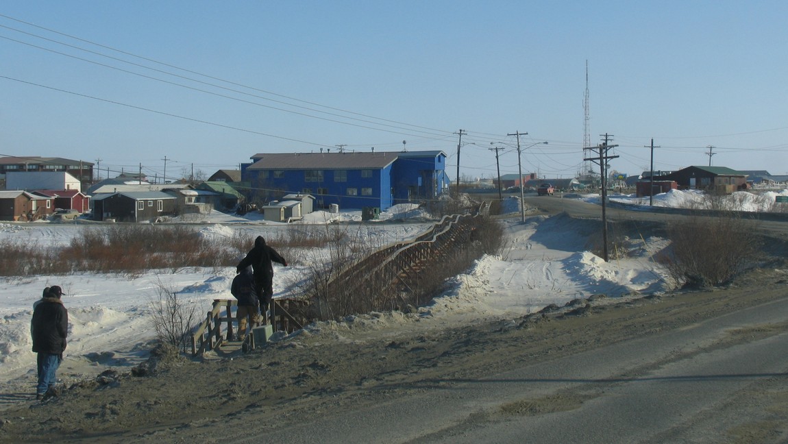 Raised pedestrian walkway