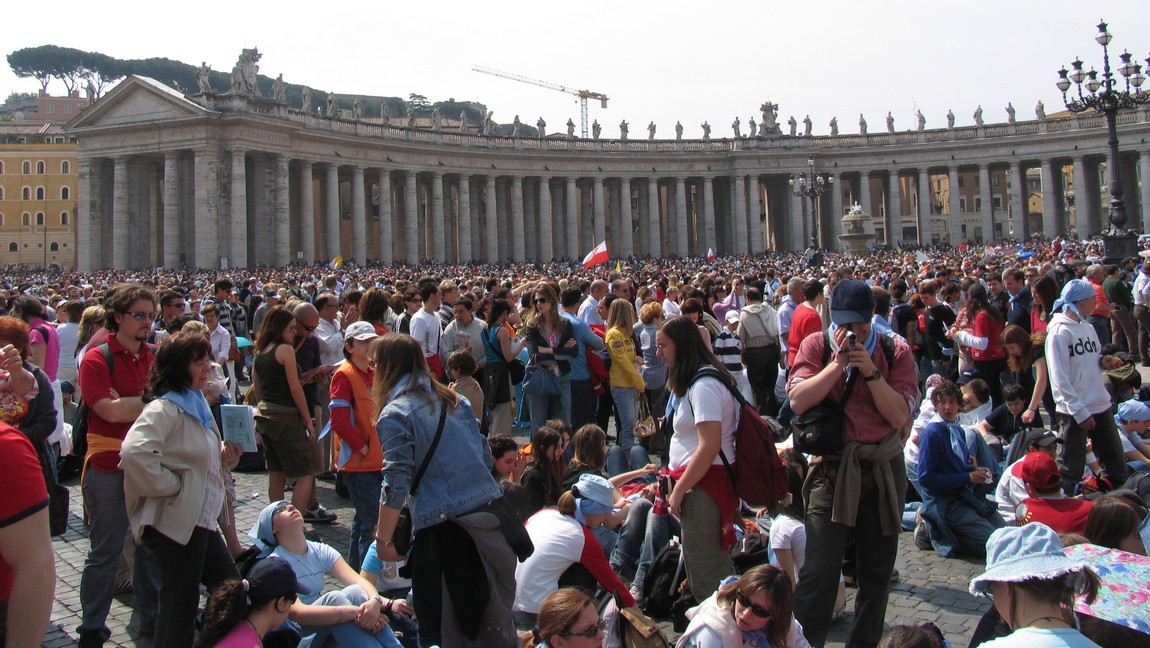 Crowds in Saint Peter's Square