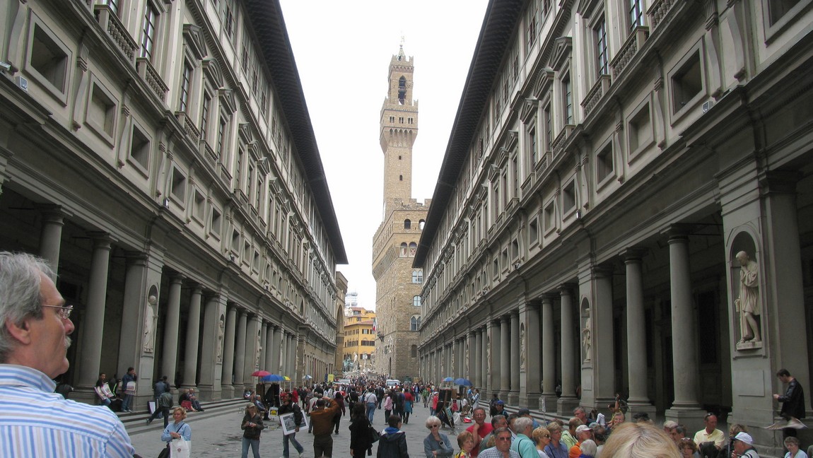 Uffizi Plaza