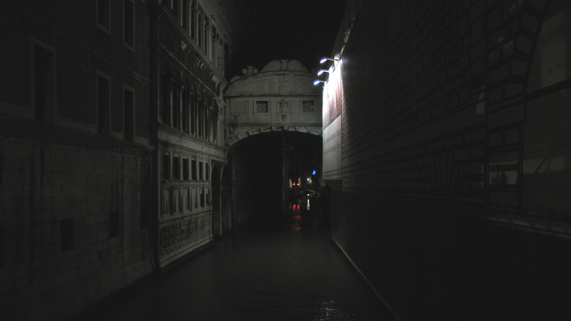 Bridge of Sighs at night