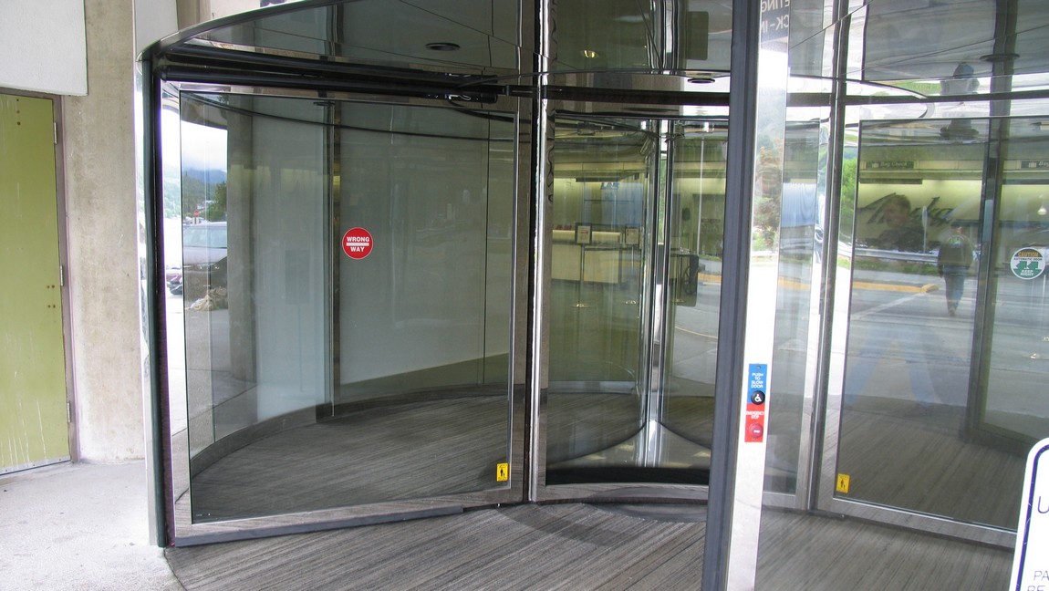 Impressive revolving door