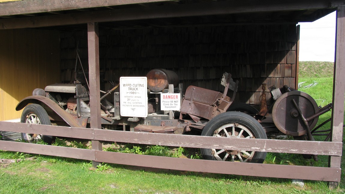 1909 Wood cutting truck