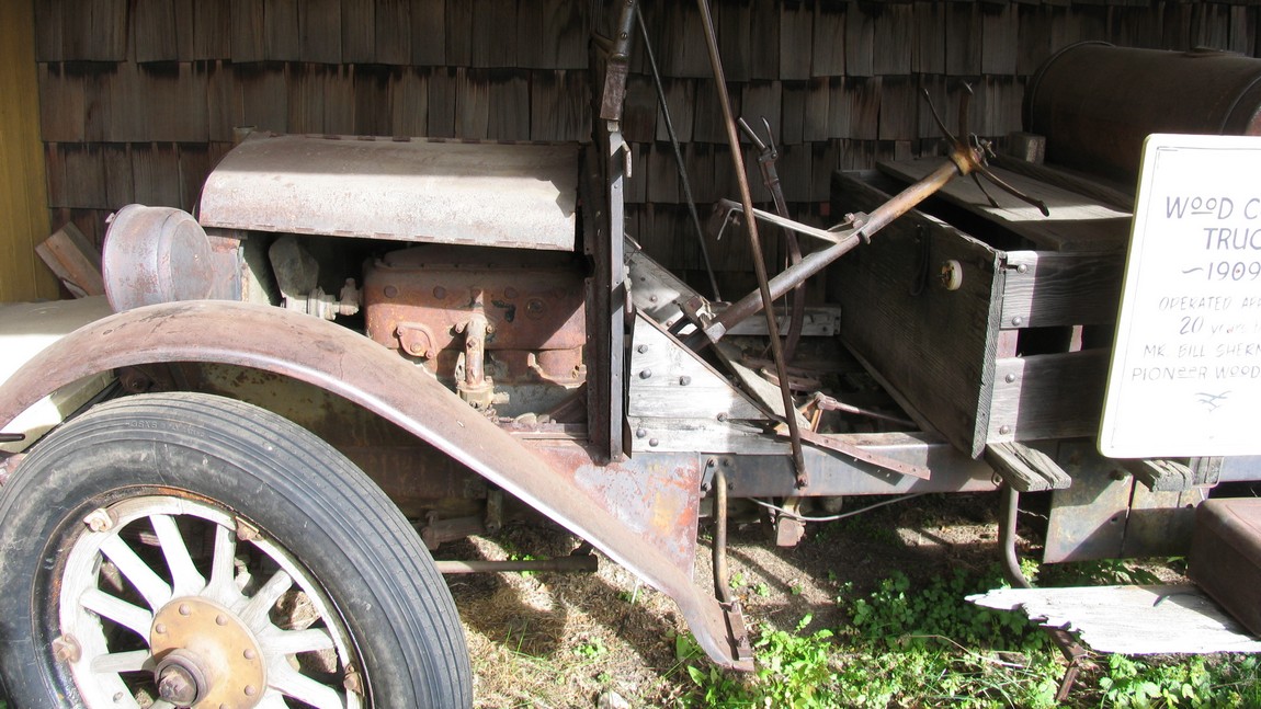 1909 Wood cutting truck