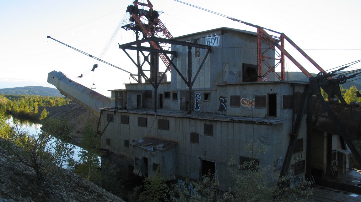 The gold dredge