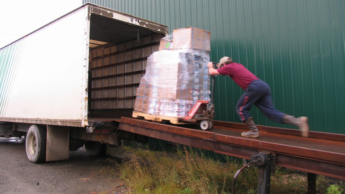 Unloading pallets
