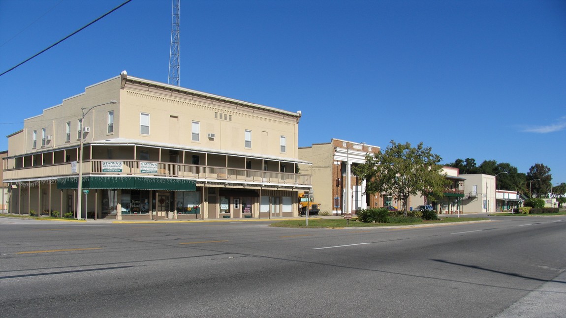 Walking around Umatilla