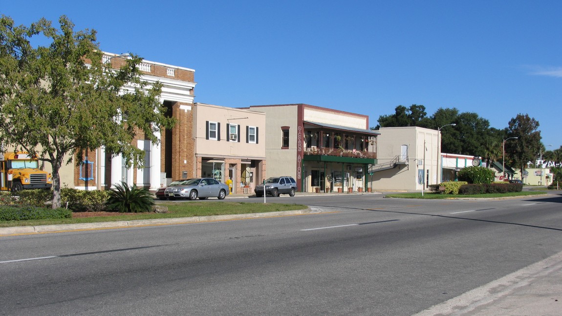 Walking around Umatilla