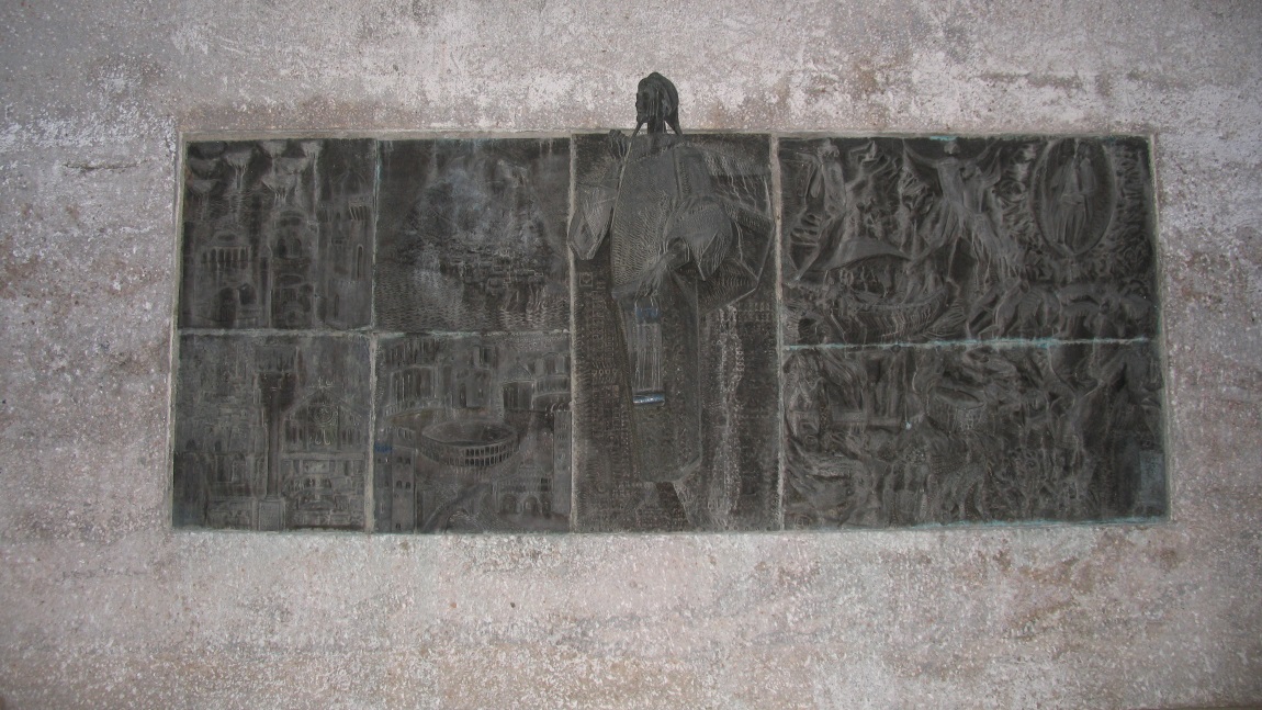 Artwork on Paseo de la R Cristina street