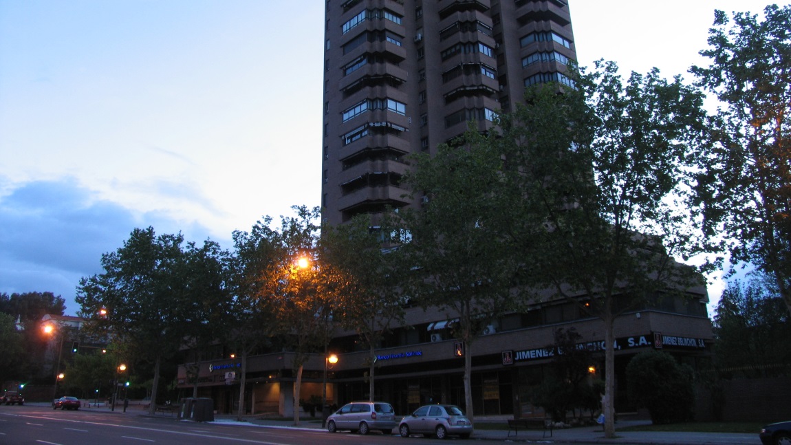 Residential tower on Ave. de Menndez Pelayo
