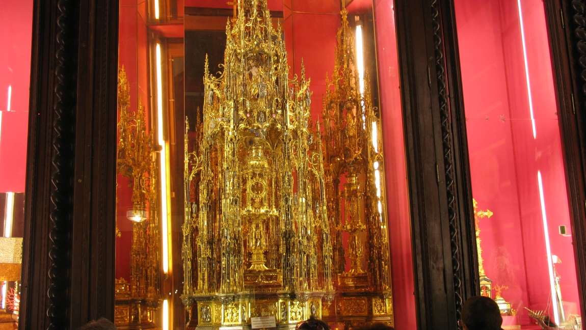 Inside the Santa Iglesia Catedral Primada de Toledo church