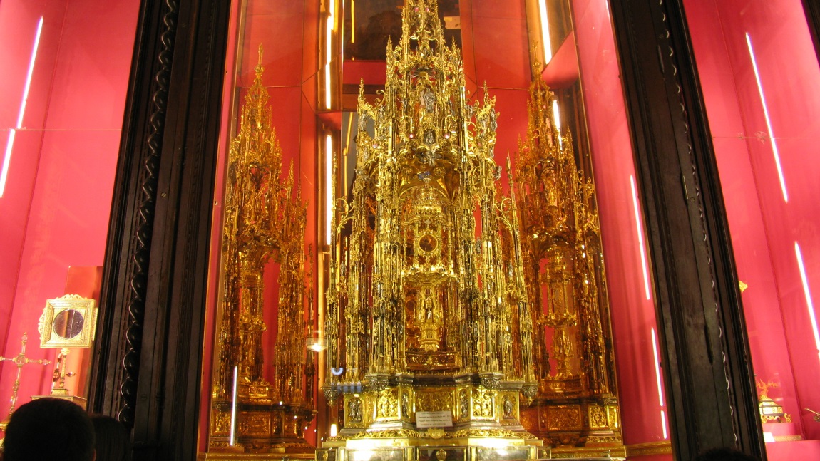 Inside the Santa Iglesia Catedral Primada de Toledo church