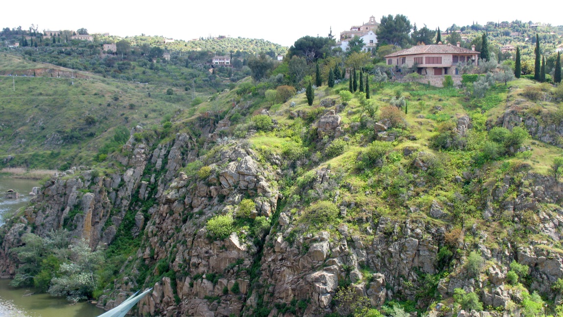 Beautiful homes overlooking the Tagus River