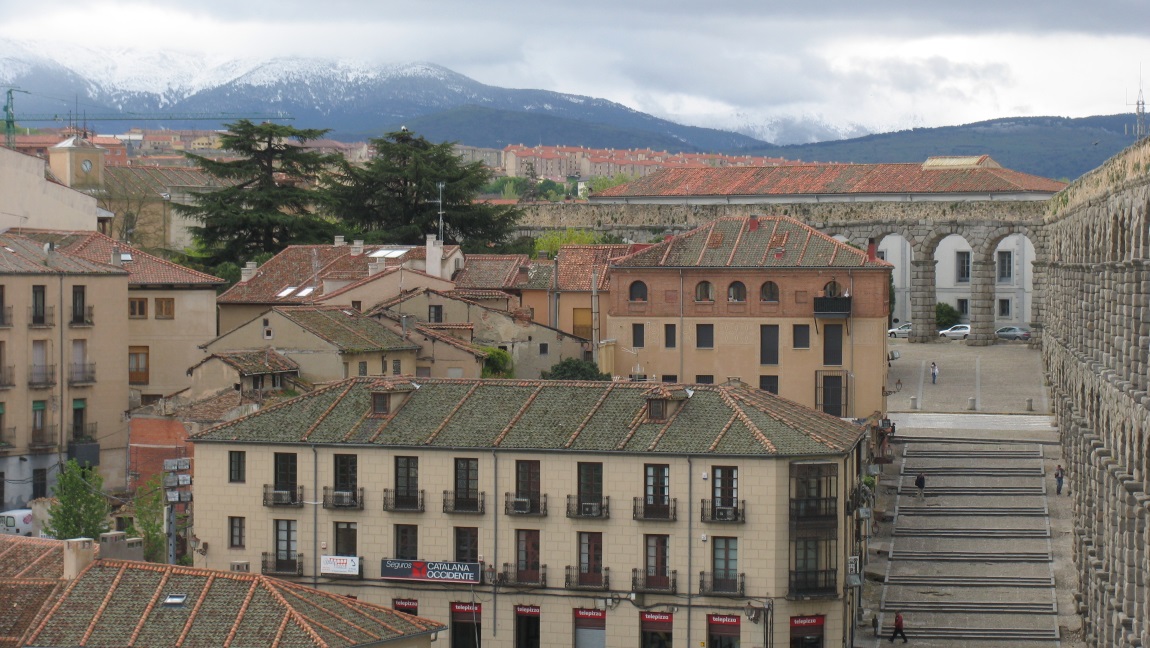 Looking over Plaza Artiller�a