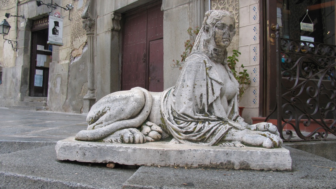 Sculpture in the Plaza de Medina del Campo