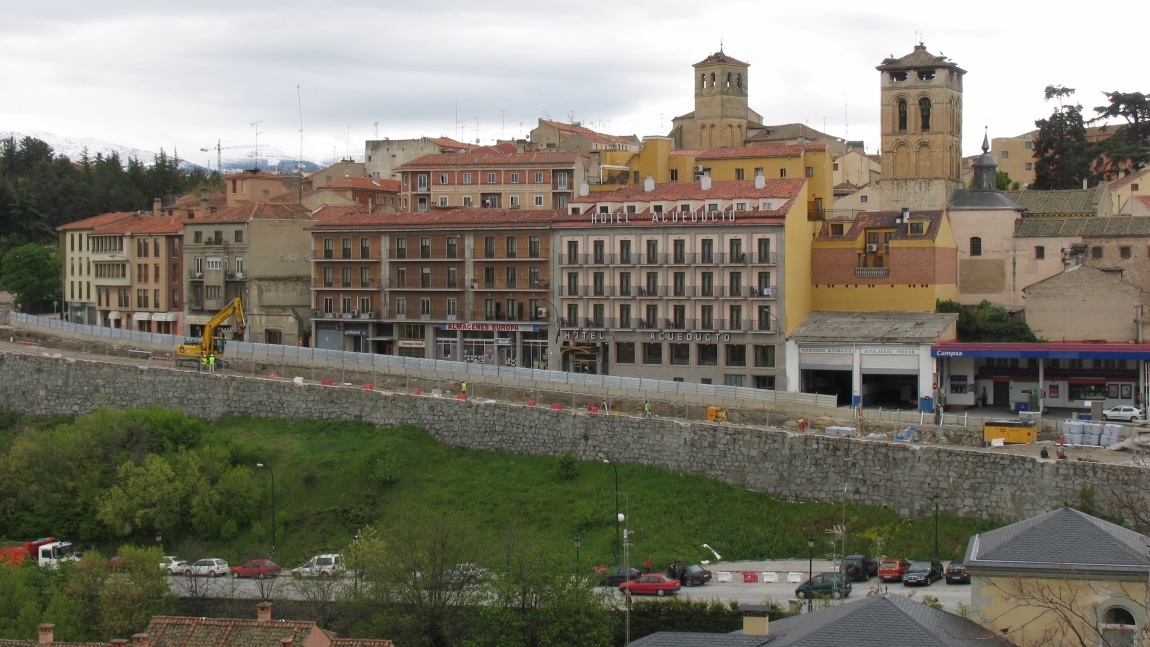 Standing near Casa de Las Cadenas looking South