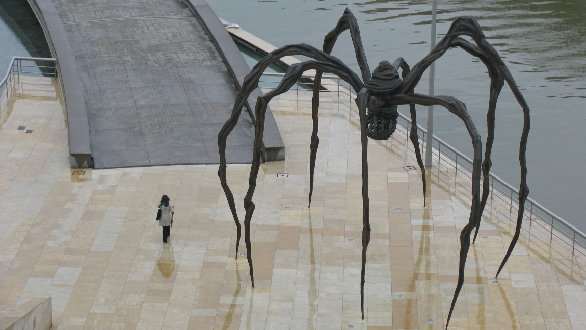 Spider sculpture behind the Guggenheim Museum