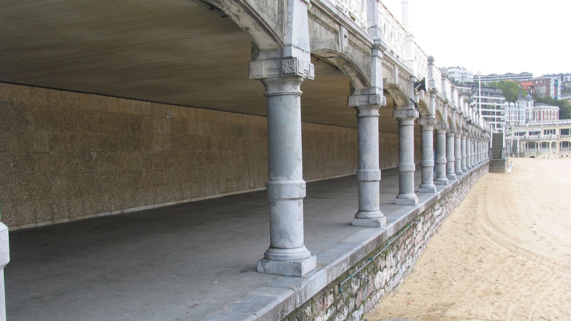 Walkway under Kontxa Pasealekua street