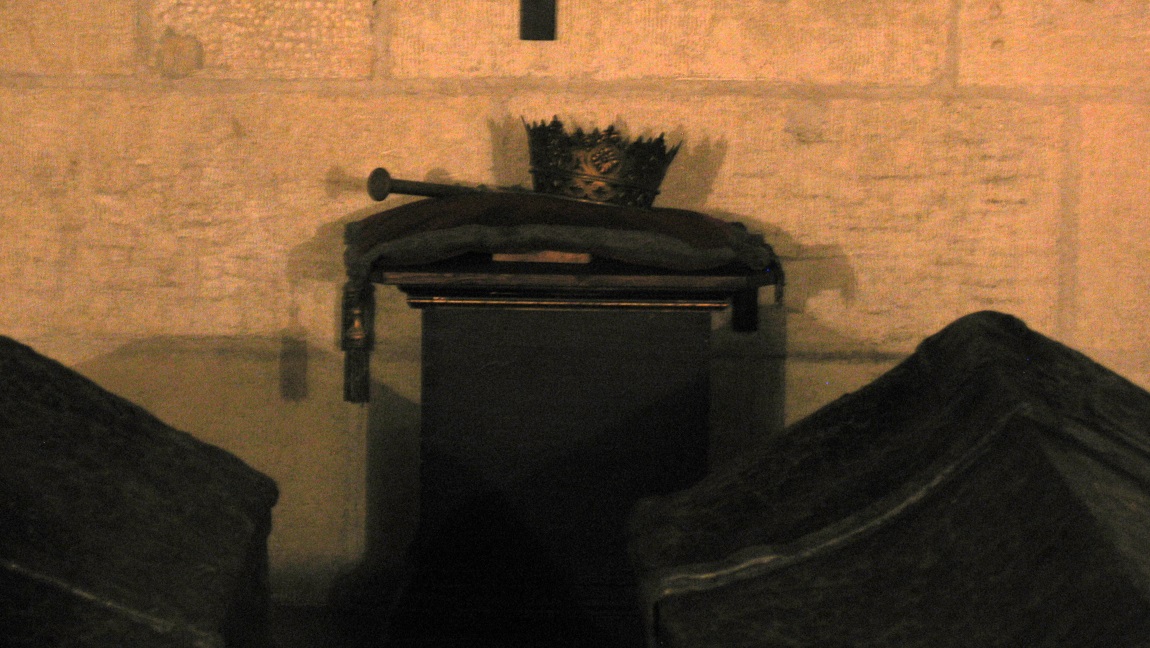 Crown of Queen Isabella over her coffin