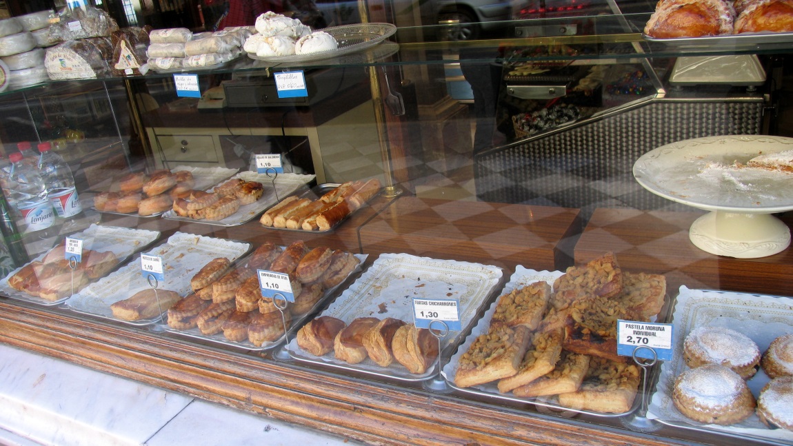 Window shopping on Calle Reyes Catlicos