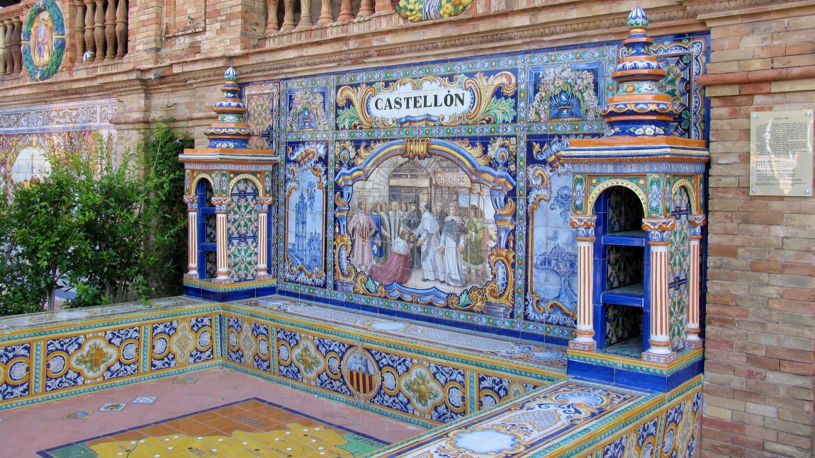 Alcove with coat of arms