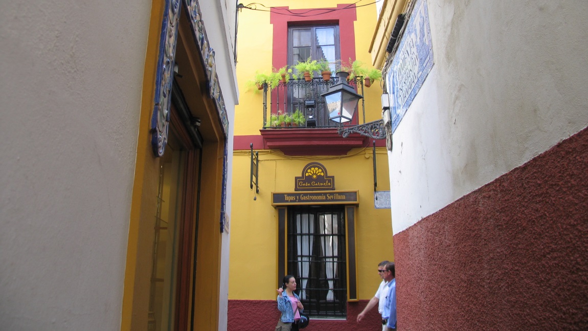 Walking on Calle Pimienta