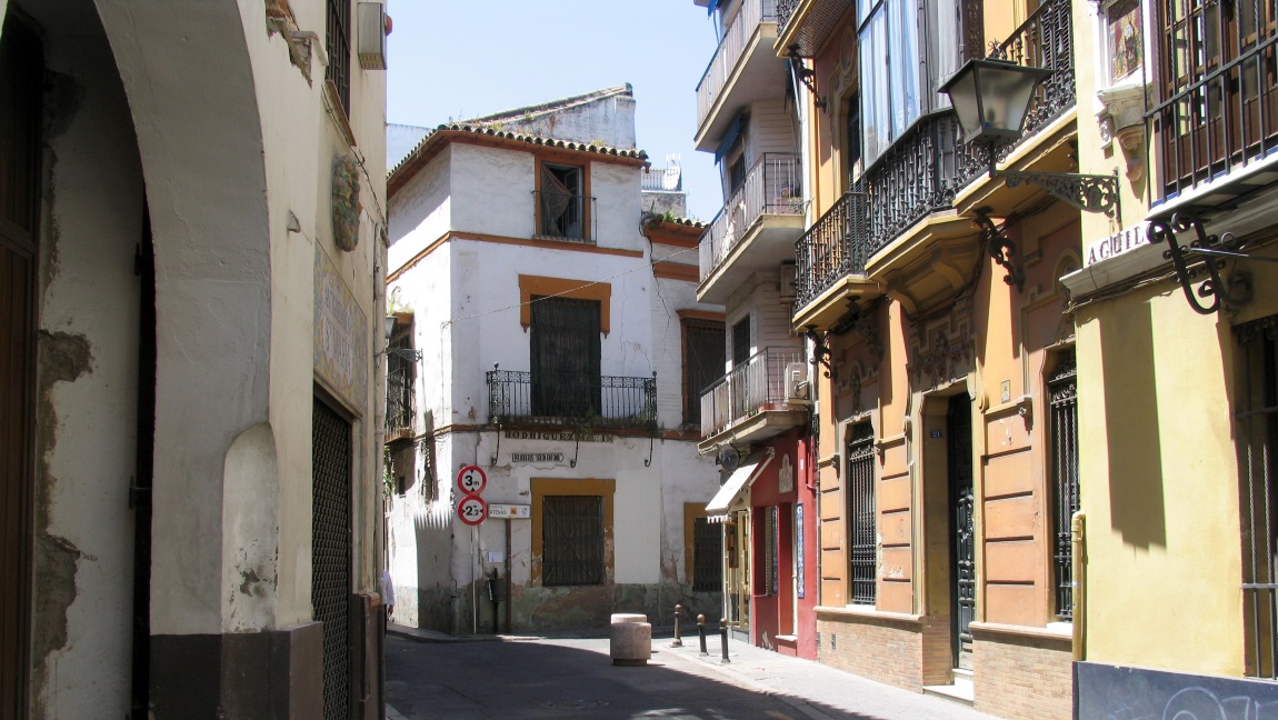 Walking on Calle Caballerizas