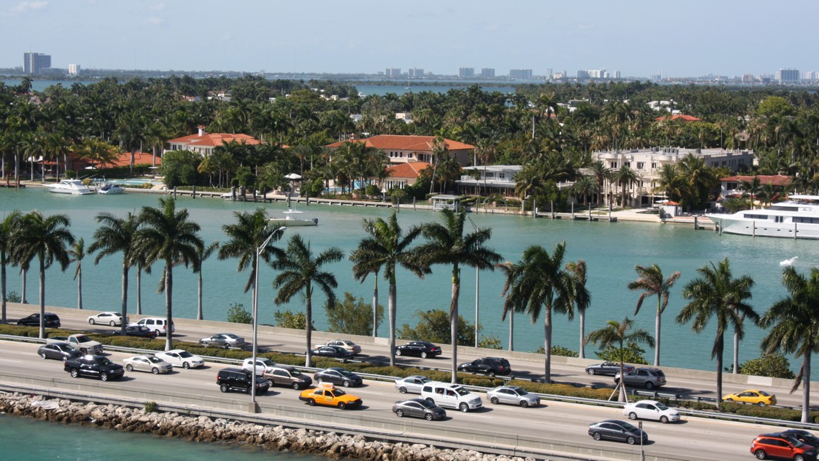 Expensive houses on Palm Island