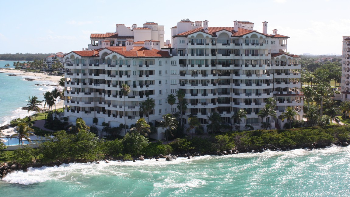 Palazzo Del Mare condominium complex