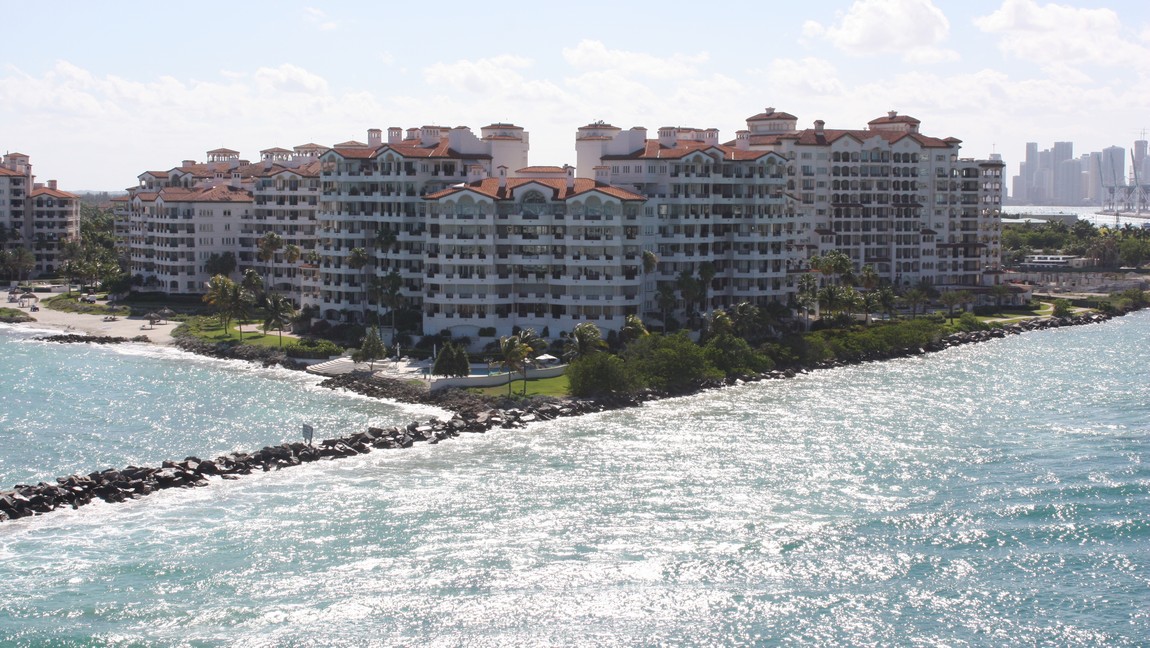 Palazzo Del Mare condominium complex