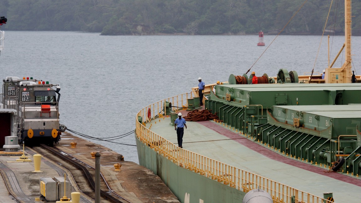 Preparing to release their centering cables