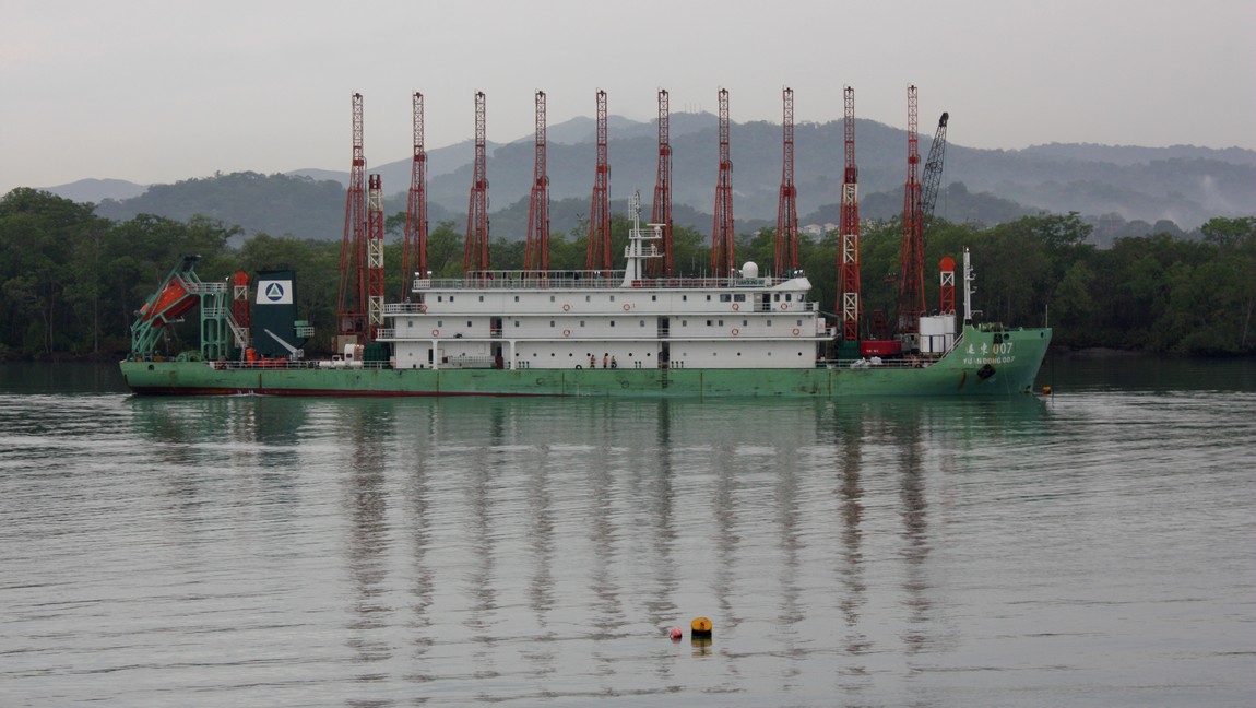 Drilling ship Yuan Dong 007