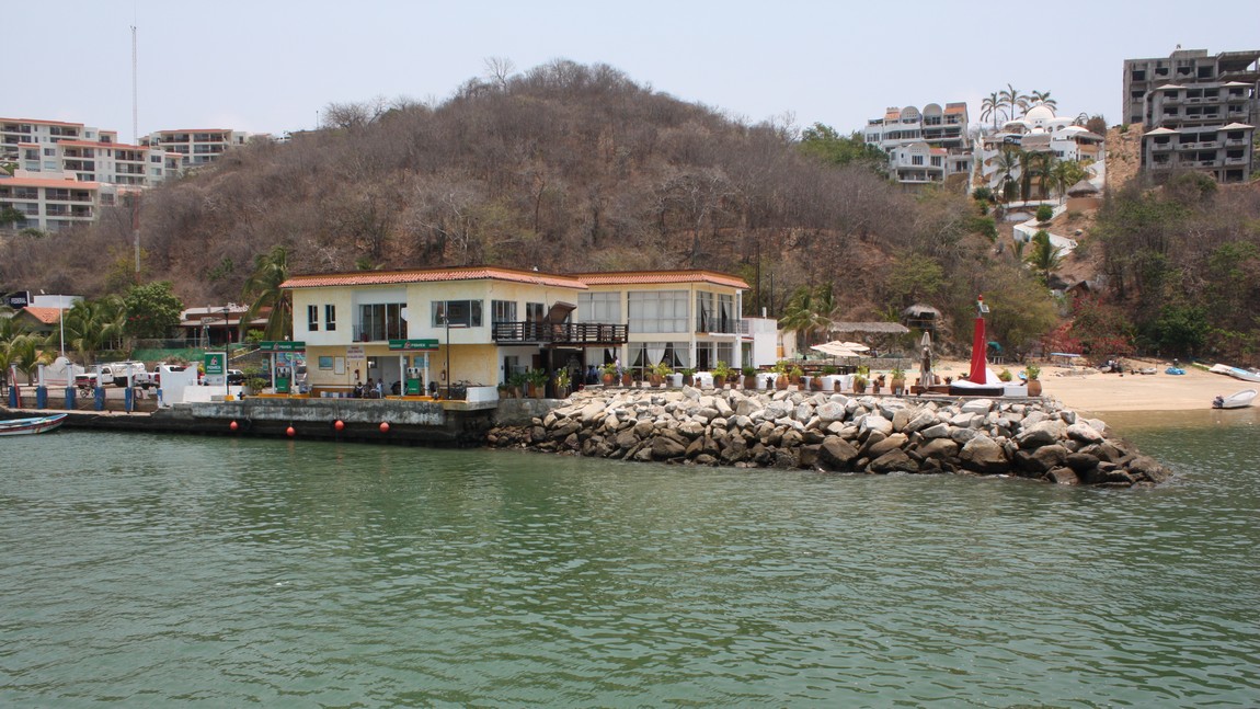 Boat fueling station