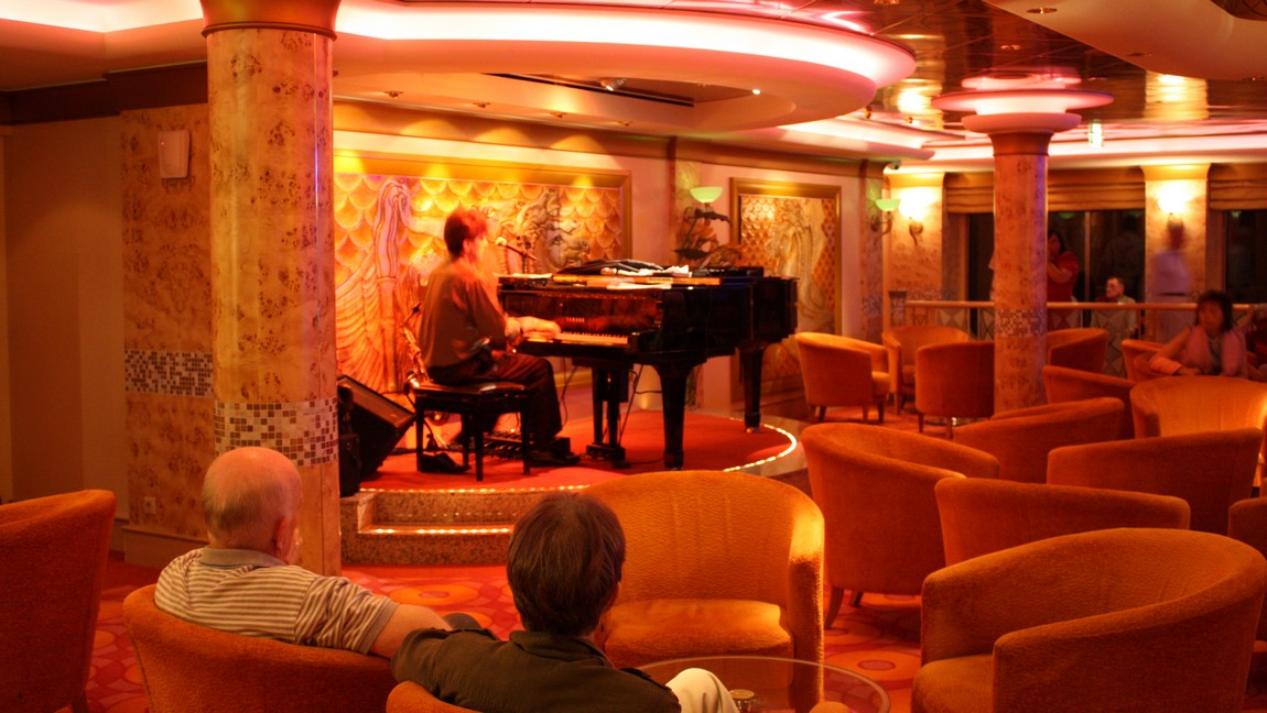 Live music is available