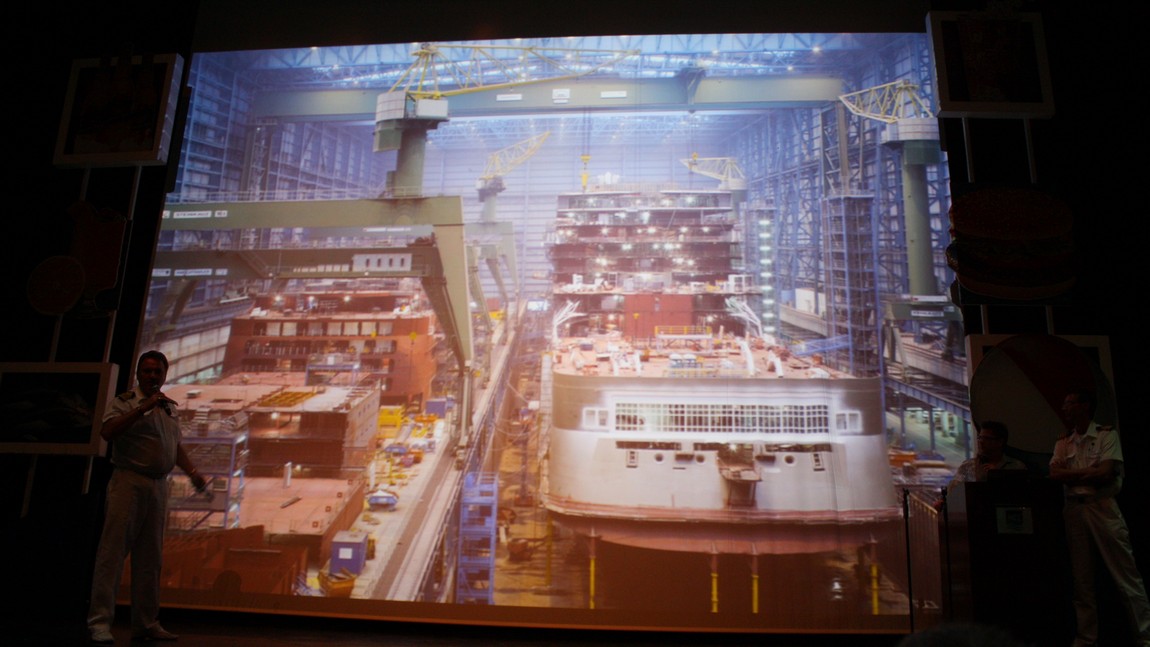 Norwegian Pearl under construction