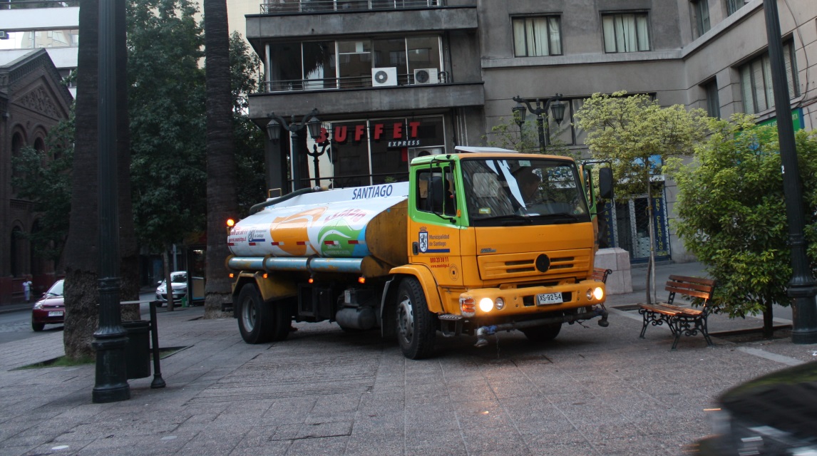 Street washing water truck