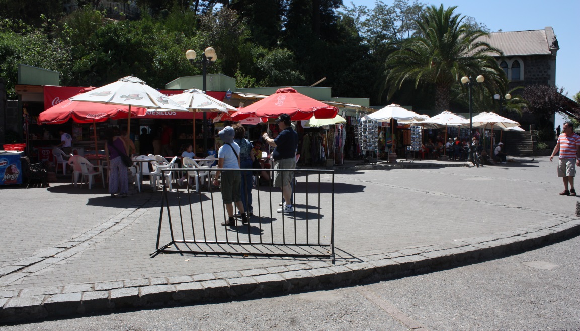 Snacks and shopping at the top of Metropolitan Park
