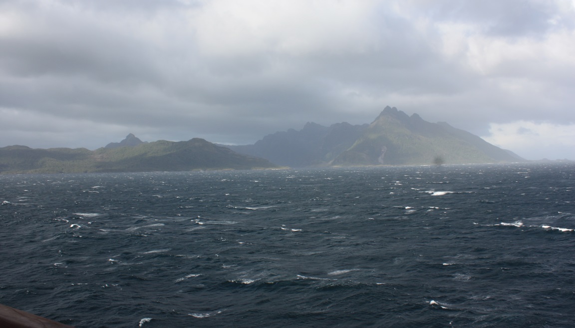 Between Isla Wellington and Archipelago Madre De Dios