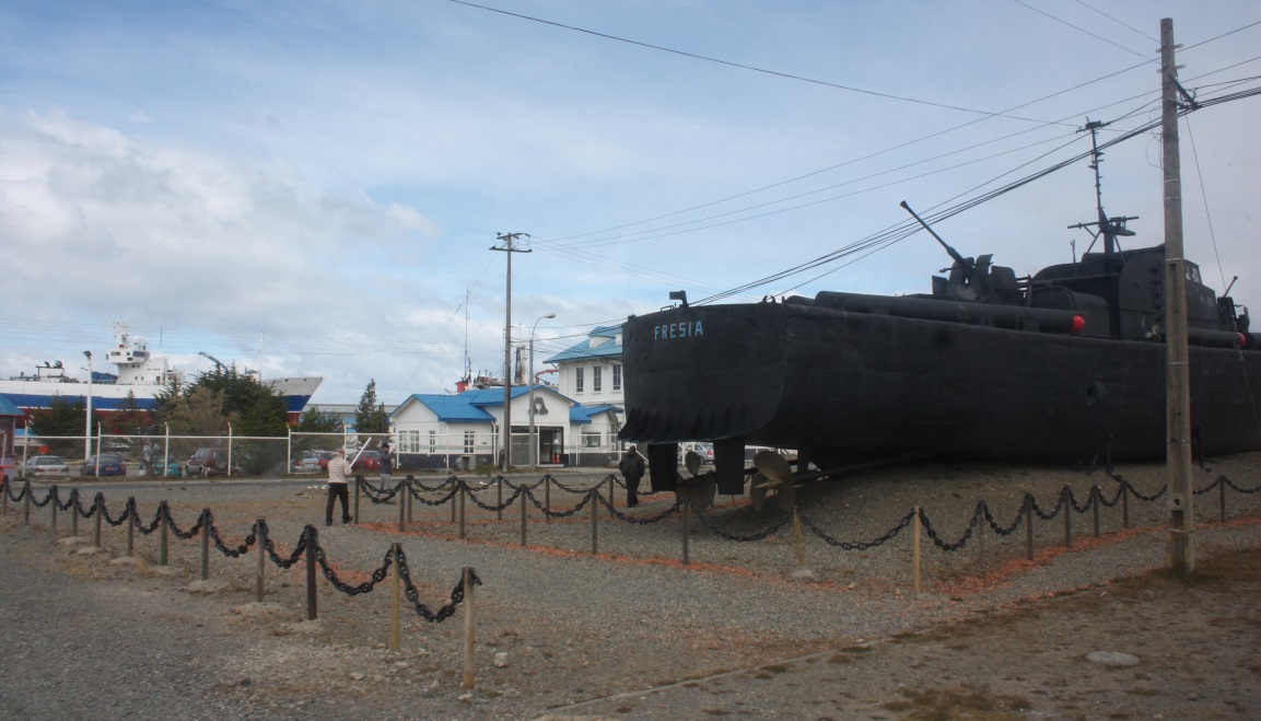 Chilean naval vessel Fresia