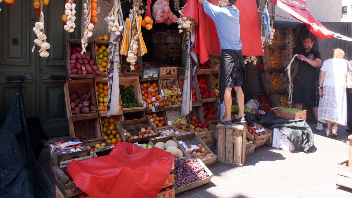 Fruit stand
