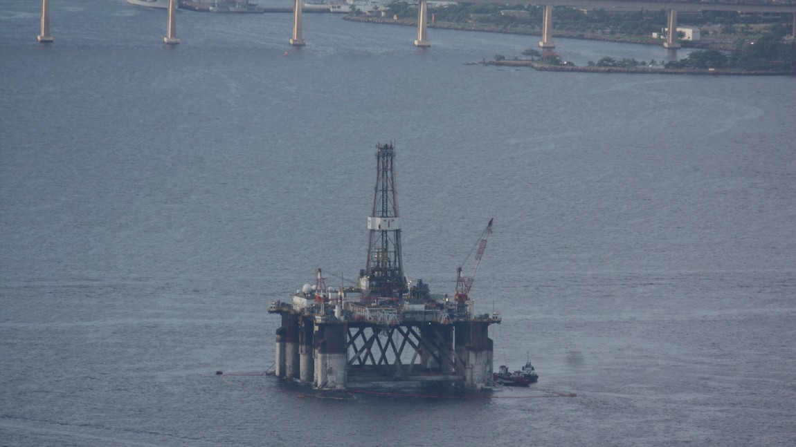 Oil platform in Guanabara Bay