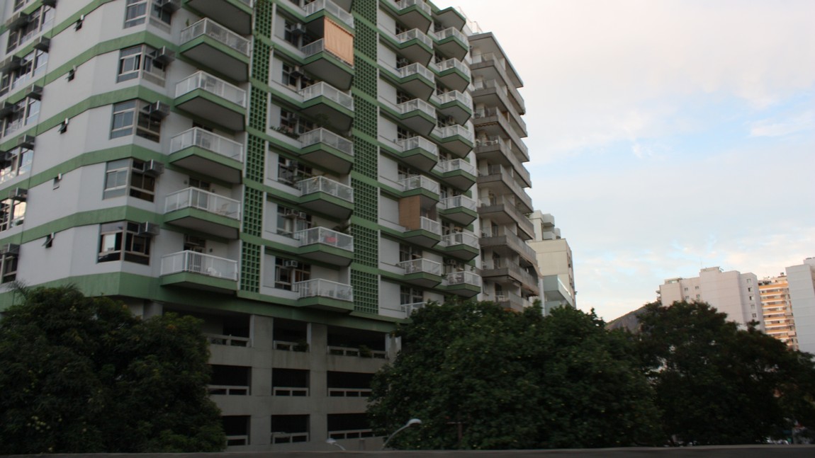 Hotel facing the beach