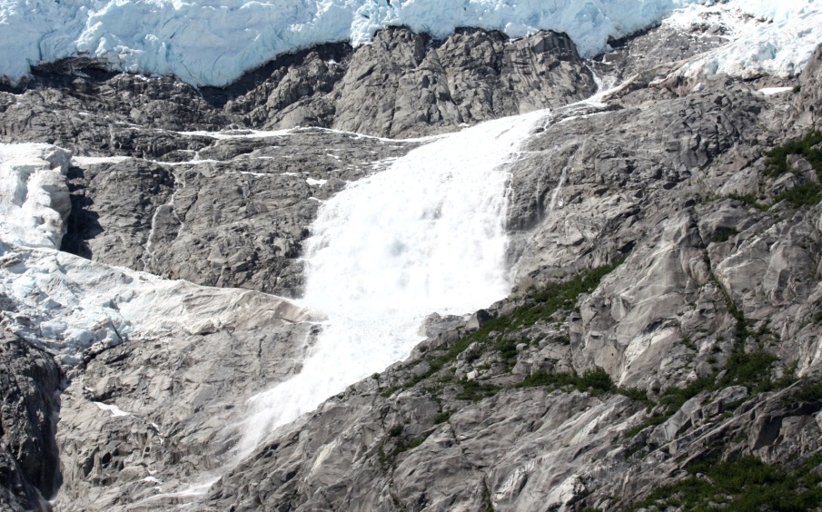 Avalanche in the mountains near Northwestern Glacier